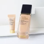 ESTEE LAUDER Тональный крем придающий сияние Futurist Aqua Brilliance Makeup 1C0 SPF 20 30ml