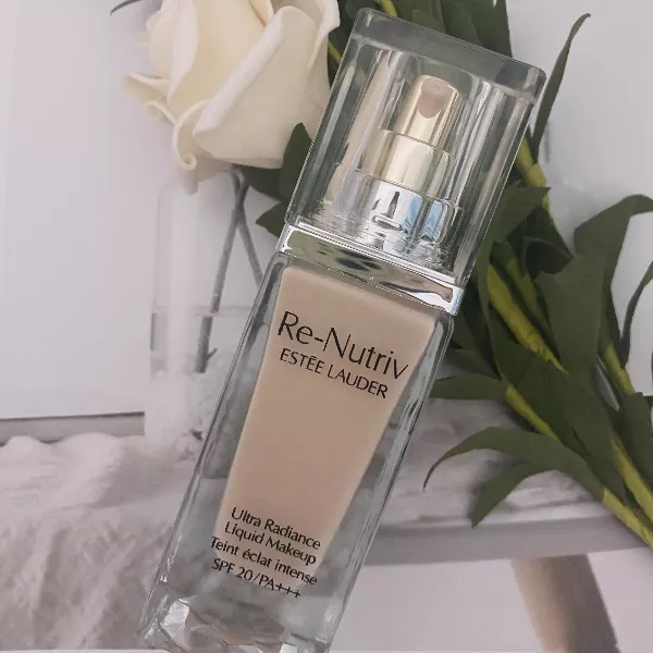 Эсте Лаудер Жидкий тональный крем Re Nutriv Ultra Radiance SPF 20 30ml Esteelauder 2