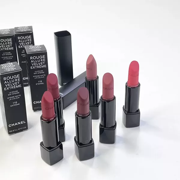 Chanel Rouge Allure Velvet Extreme интенсивная матовая помада Le Rouge 3.5 г 2