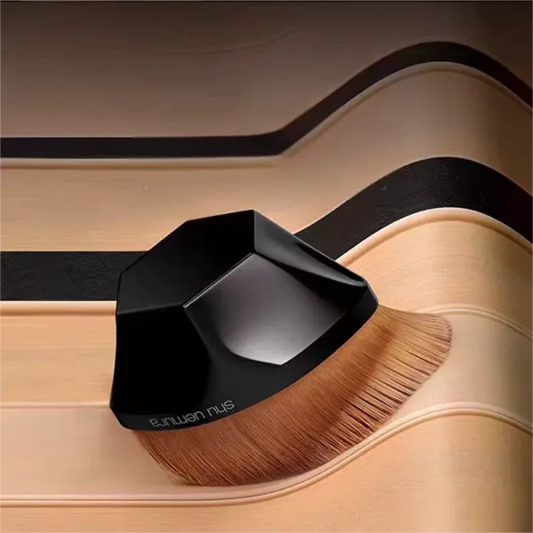 Shu Uemura Petal 55 Foundation Brush Кисть для макияжа лица