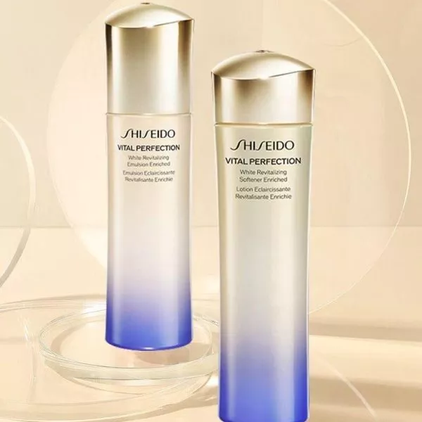 Набор Shiseido из 4 предметов (вода 150 мл, молочко 100 мл, эссенция красных почек 100 млкрем для век 15 мл) (3)