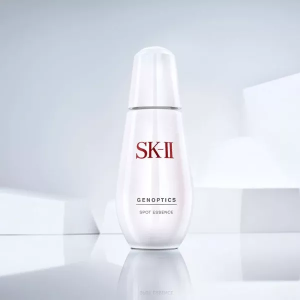 Эс Кей Ту Сыворотка GenOptics Ultraura Essence Осветляющая сыворотка 50ml SK II 2